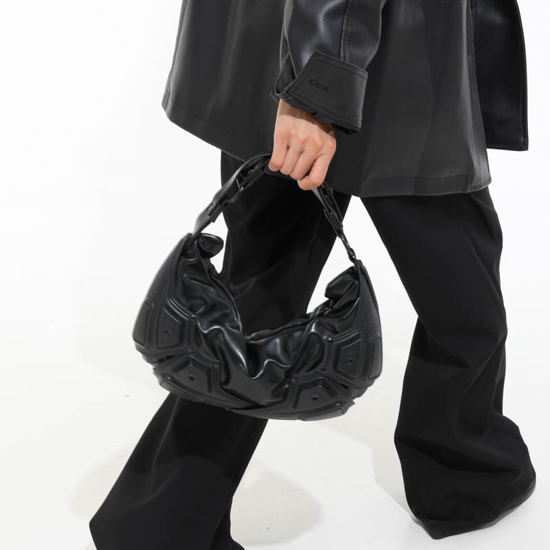 Borsa a Mezzaluna Nera Trendy  - Women Bags 2026 Trends recensione e prezzo